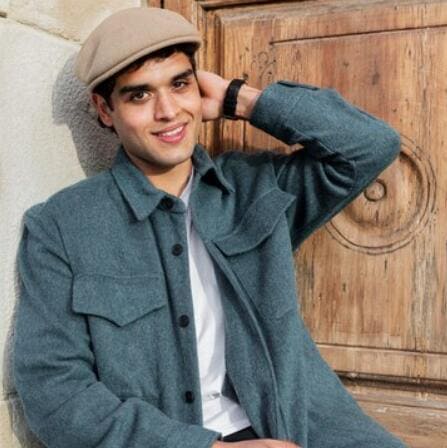 Młody, pewny siebie partner