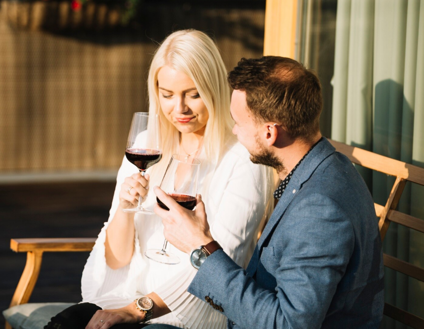 Nowoczesna para spędzająca czas razem